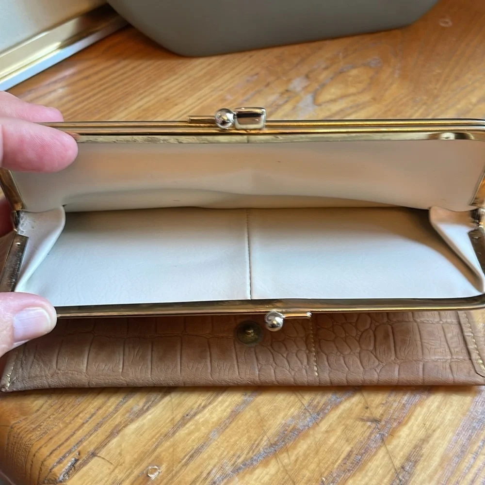 🎪 Buxton alligator grain cowhide tan leather wallet: